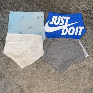 New w/o tag. Baby Bandanna Bibs!!
